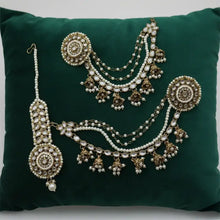 Ruhani Pearl Earrings With Maang Tikka Set