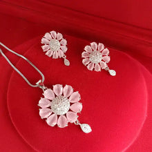 Premium Flower Stud AD Pendant Set