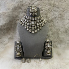 Tejasvini Kundan choker Necklace Set