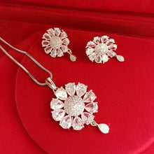 Premium Flower Stud AD Pendant Set