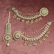 Ruhani Pearl Earrings With Maang Tikka Set