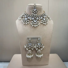 Viraasat Kundan Pearl Choker Set