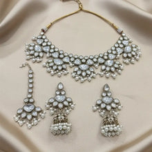 Viraasat Kundan Pearl Choker Set