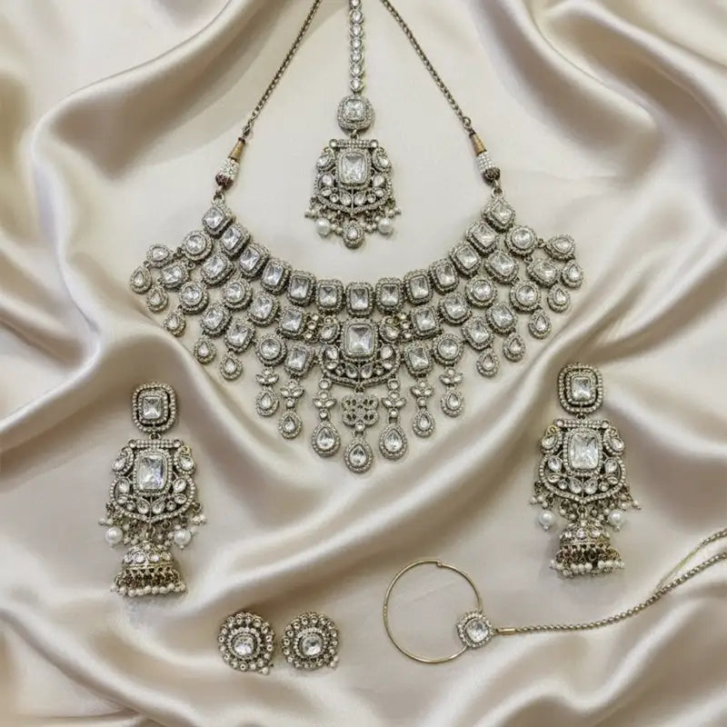 Tejasvini Kundan choker Necklace Set