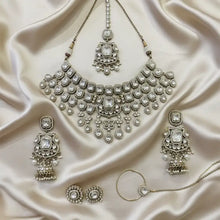 Tejasvini Kundan choker Necklace Set