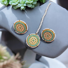 Aaradhya Kundan Pearl Maang Teeka Set