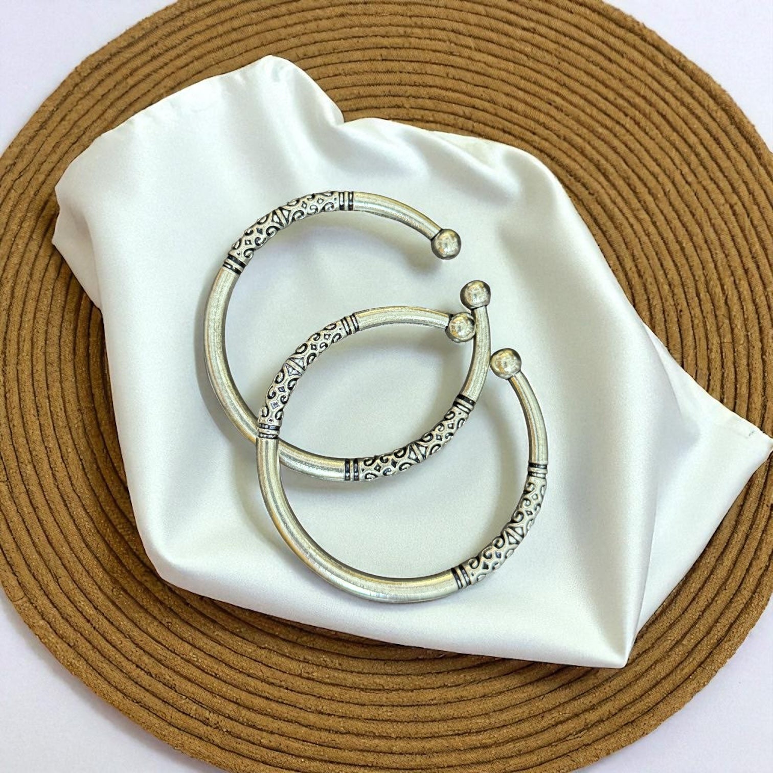Geet Hasli Silver Oxidised Bangles