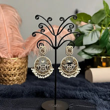 Sameera Kundan Pearl Jewellery Set