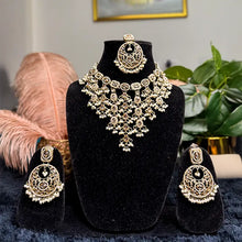 Sameera Kundan Pearl Jewellery Set