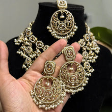 Sameera Kundan Pearl Jewellery Set