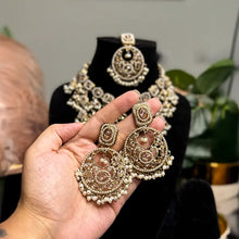 Sameera Kundan Pearl Jewellery Set