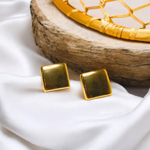 Gold Stud Square earrings